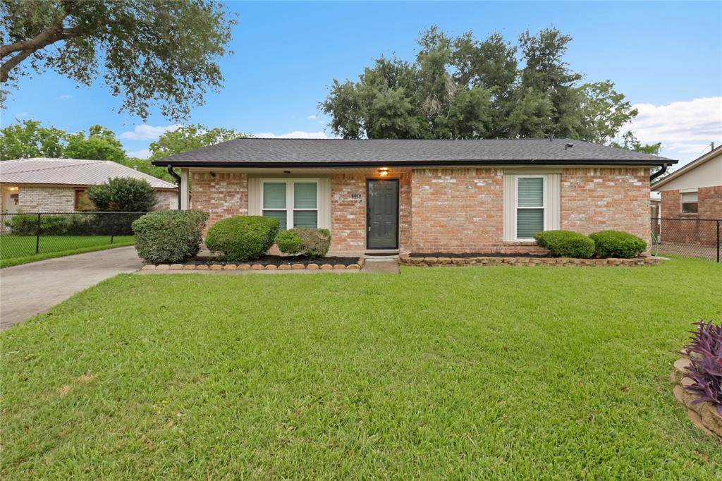 1226 Valley Drive, Angleton, Texas image 3