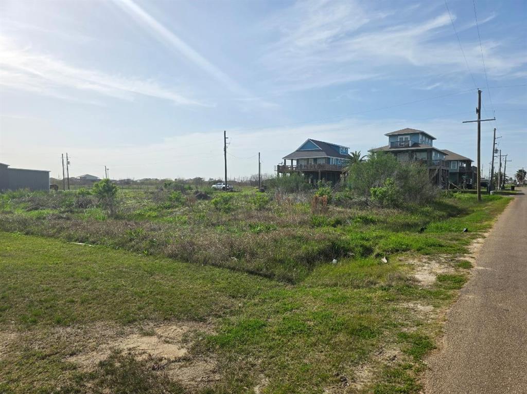 889 Sea Spray Drive, Crystal Beach, Texas image 5