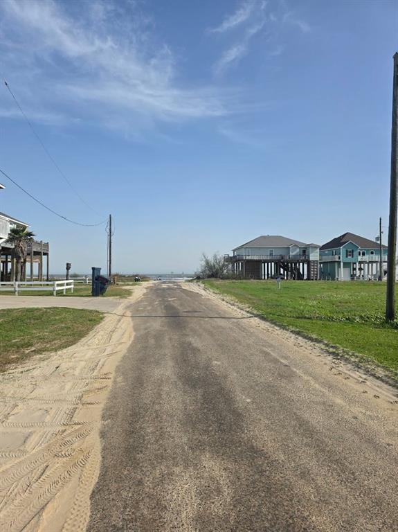 889 Sea Spray Drive, Crystal Beach, Texas image 3