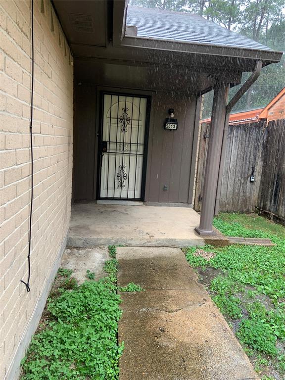 5613 Hollow Pines Drive, Houston, Texas image 2