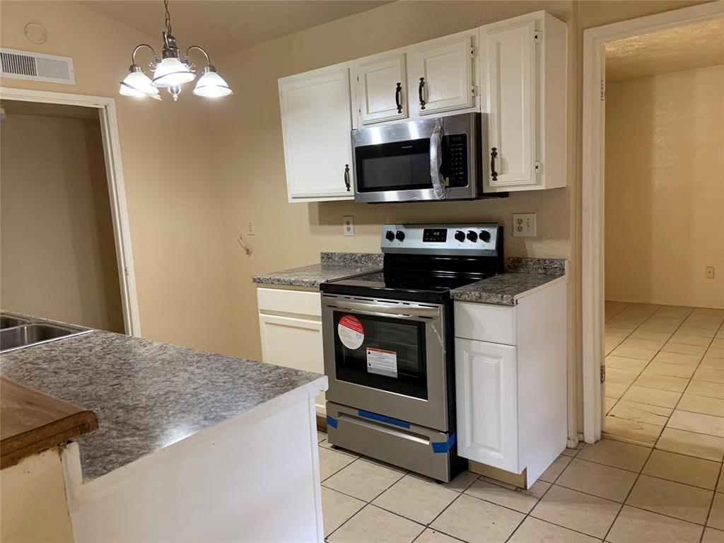 5613 Hollow Pines Drive, Houston, Texas image 17