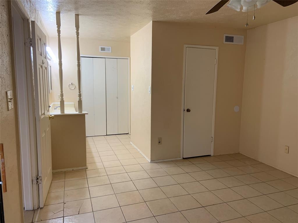 5613 Hollow Pines Drive, Houston, Texas image 21