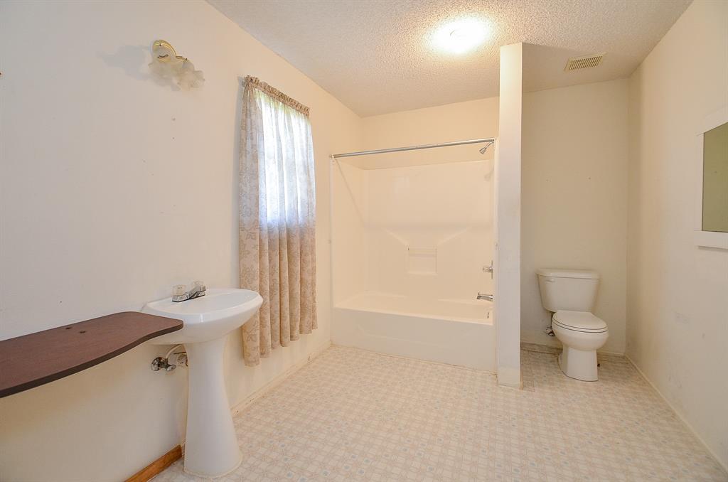 512 Town And Country Drive, El Campo, Texas image 29