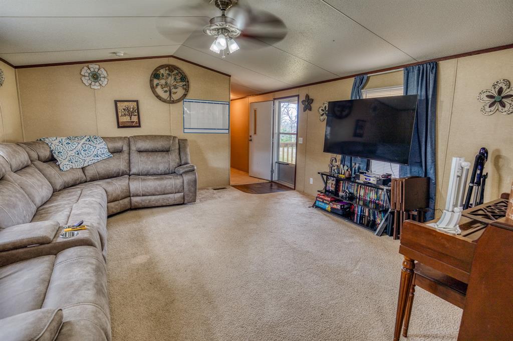 5200 & 5220 Schulenberg Lane, Burton, Texas image 5