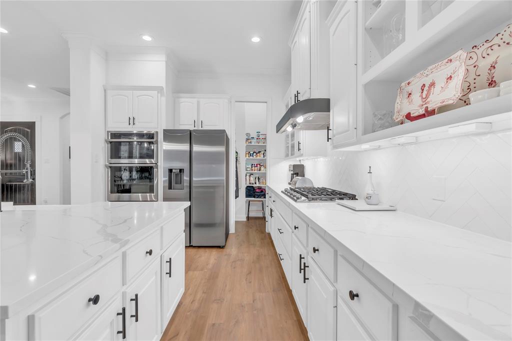 70 Mill Point Place, The Woodlands, Texas image 10