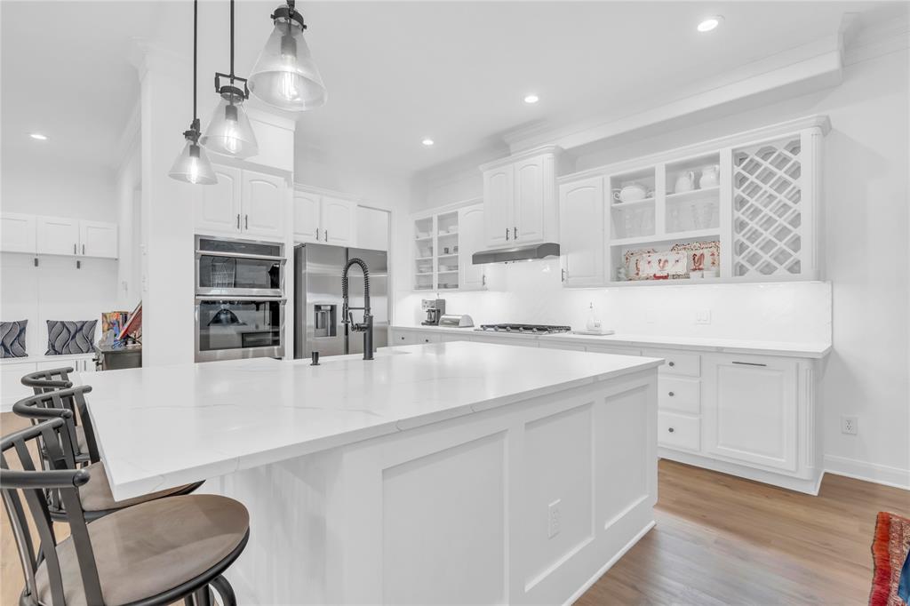 70 Mill Point Place, The Woodlands, Texas image 8