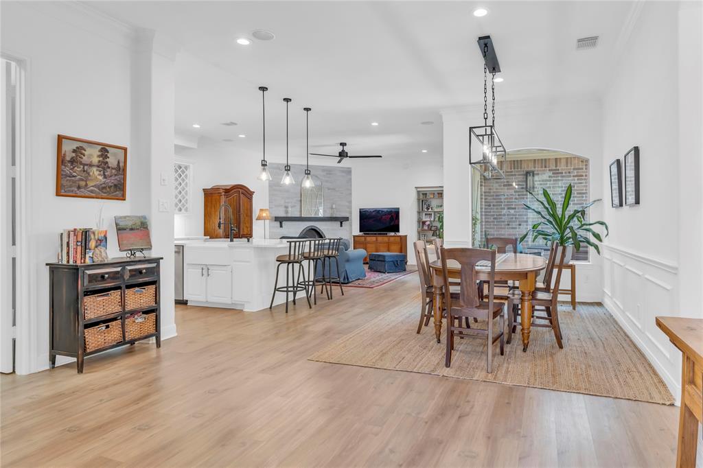 70 Mill Point Place, The Woodlands, Texas image 4