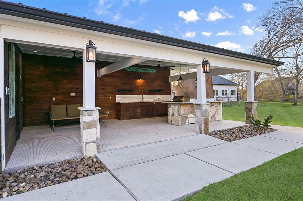 11 Windcreek Street, Friendswood, Texas image 44