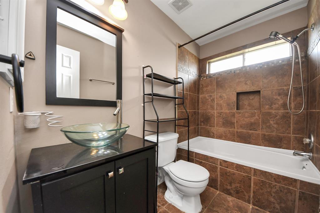 3613 Pine Valley Drive, Pearland, Texas image 35