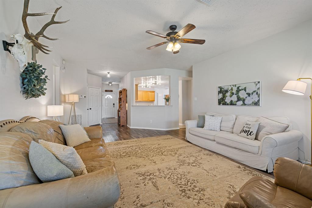 19214 Crescent Pass Drive, Tomball, Texas image 10