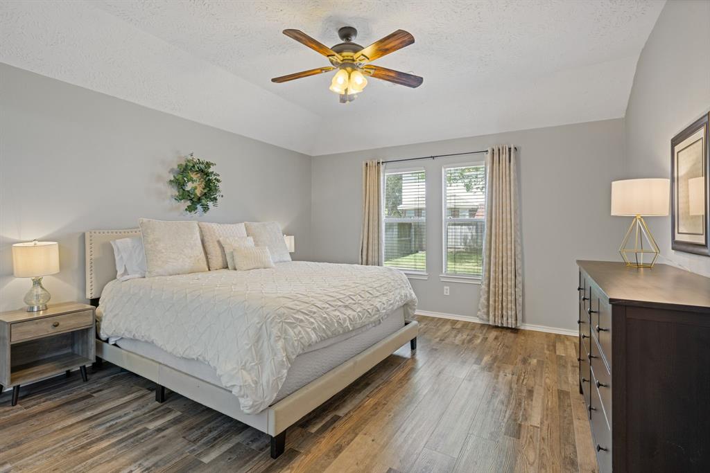 19214 Crescent Pass Drive, Tomball, Texas image 16
