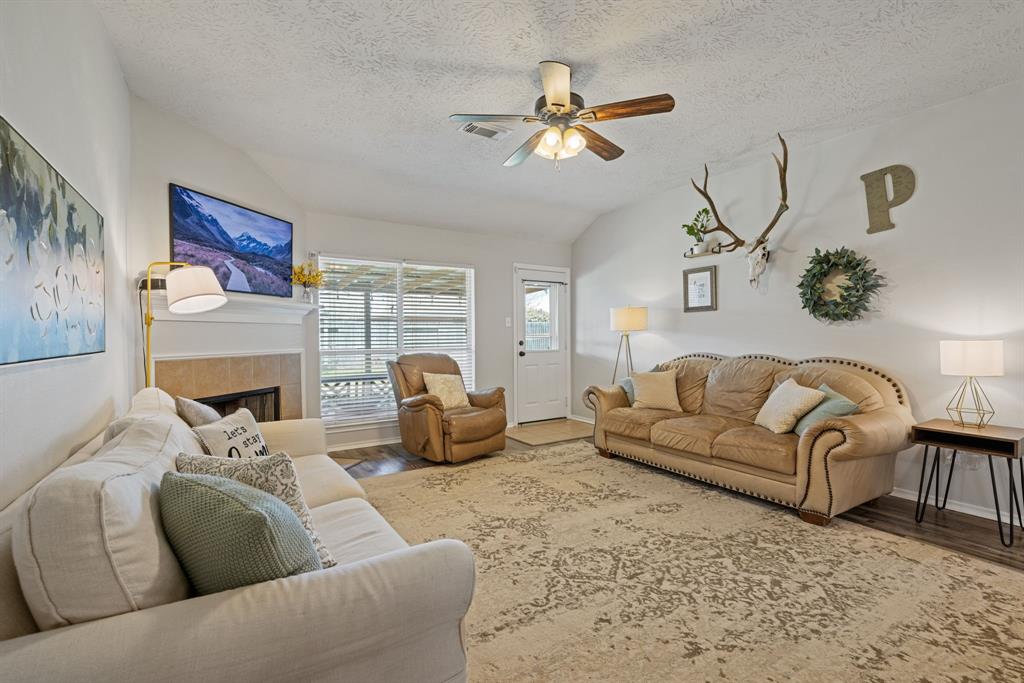 19214 Crescent Pass Drive, Tomball, Texas image 9