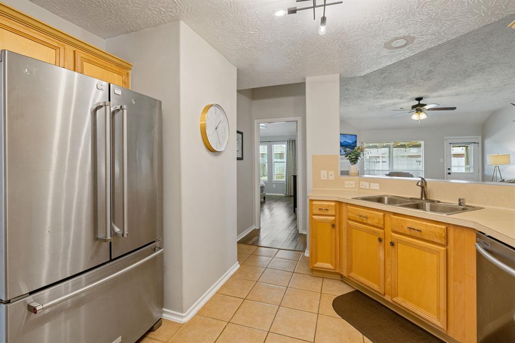 19214 Crescent Pass Drive, Tomball, Texas image 15