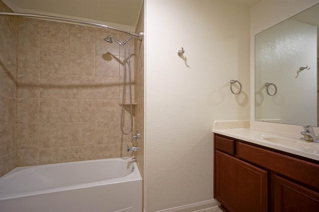 9514 Garnet Grove Drive, Iowa Colony, Texas image 41