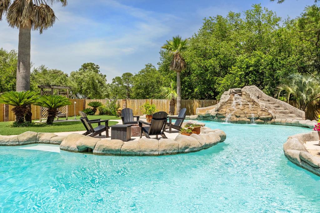 905 Evergreen Drive, Friendswood, Texas image 15