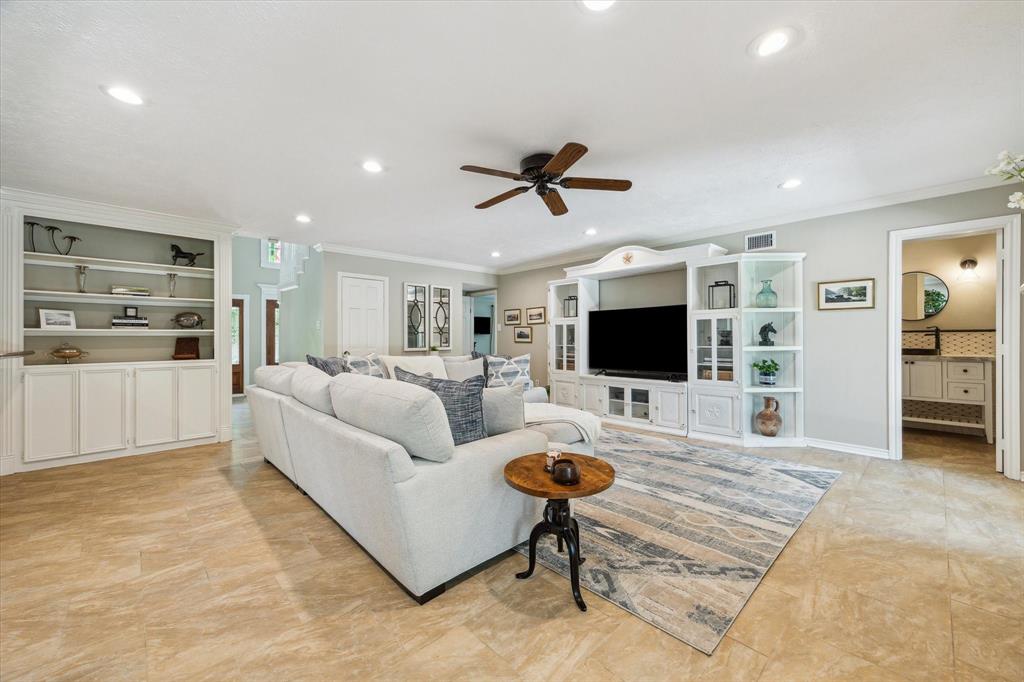 905 Evergreen Drive, Friendswood, Texas image 17