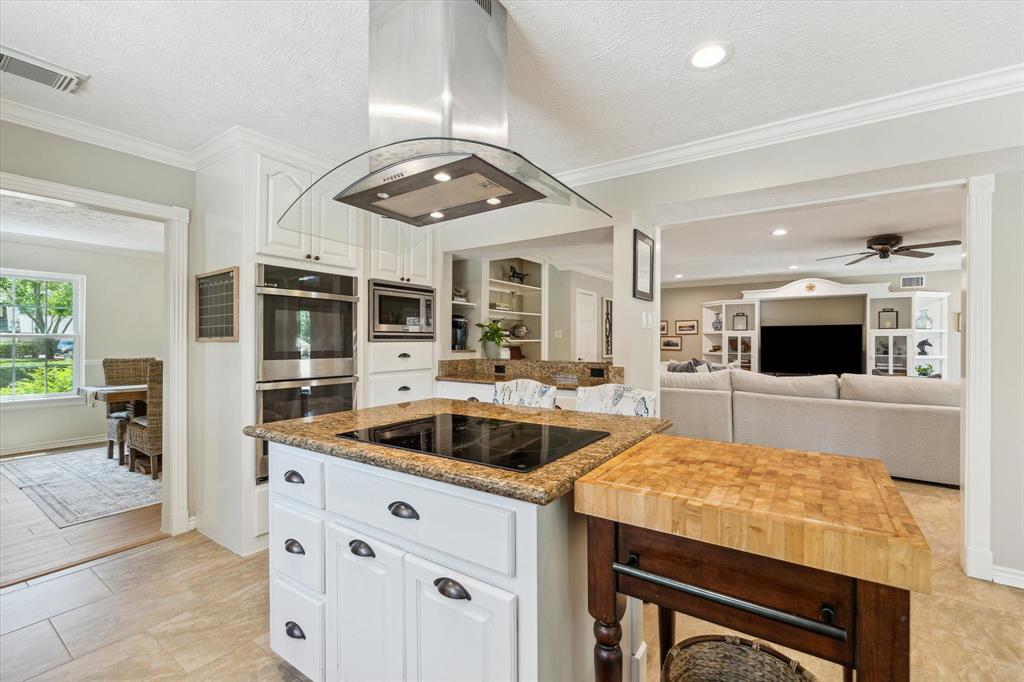 905 Evergreen Drive, Friendswood, Texas image 7