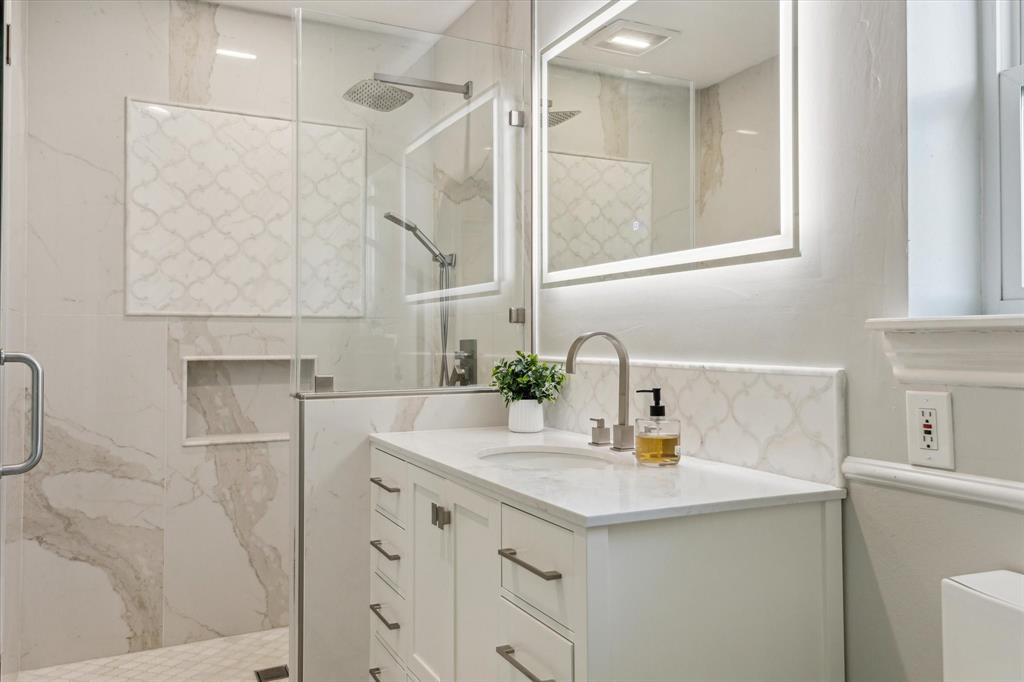 905 Evergreen Drive, Friendswood, Texas image 31