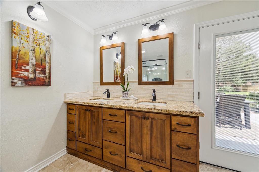 905 Evergreen Drive, Friendswood, Texas image 24
