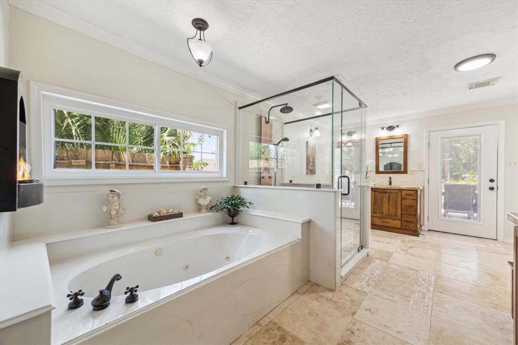 905 Evergreen Drive, Friendswood, Texas image 22