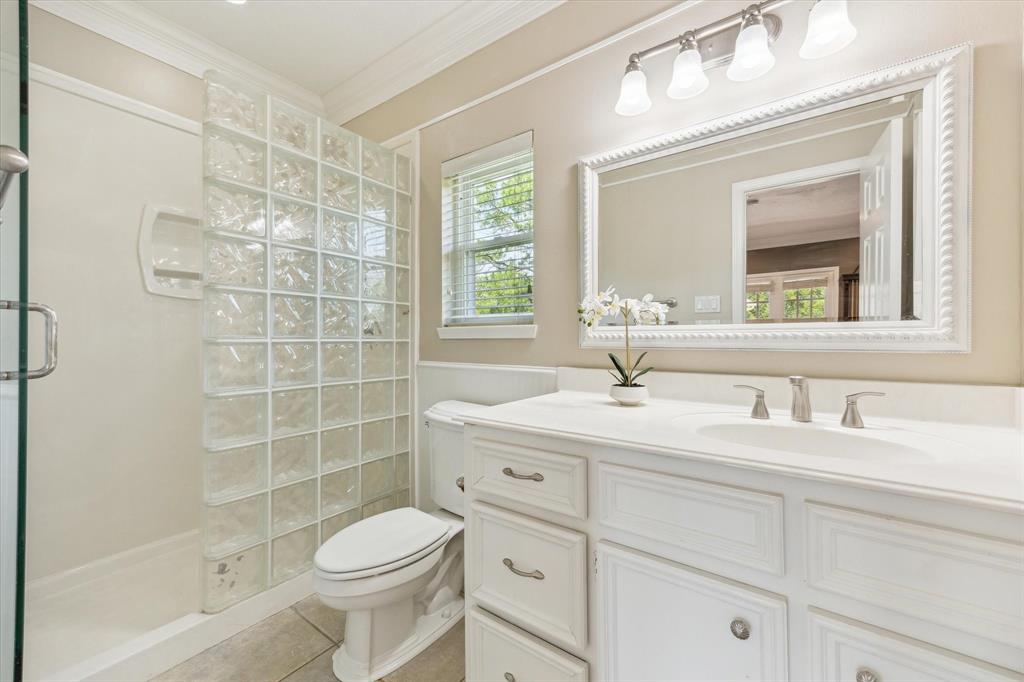 905 Evergreen Drive, Friendswood, Texas image 42