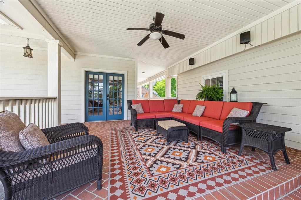 905 Evergreen Drive, Friendswood, Texas image 39