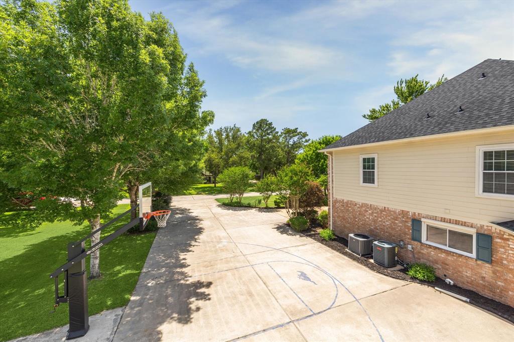 905 Evergreen Drive, Friendswood, Texas image 47