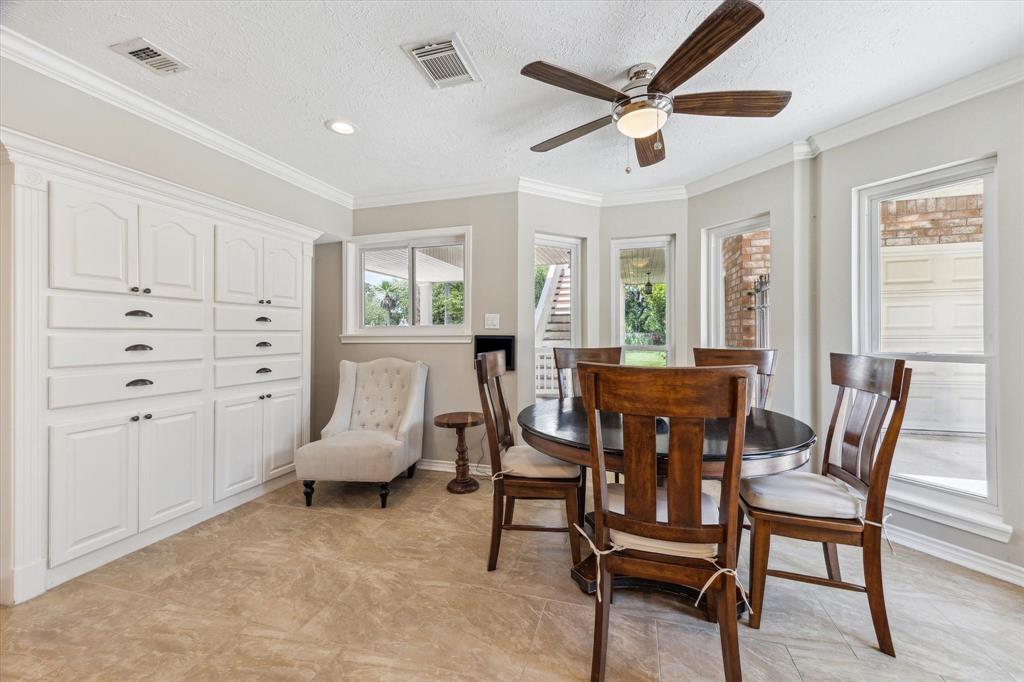 905 Evergreen Drive, Friendswood, Texas image 10