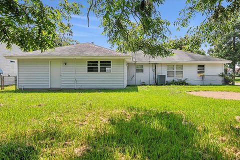 A home in Groves