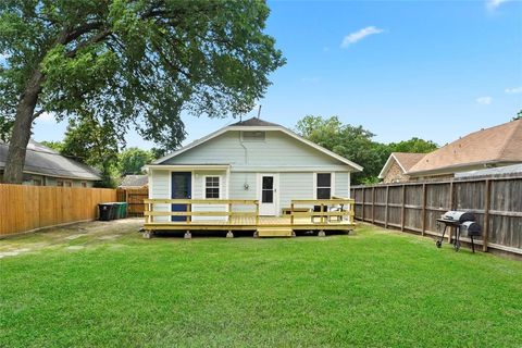 Single Family Residence in Houston TX 1459 Godwin Street 18.jpg