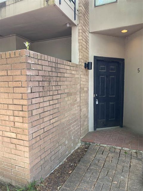 Photo of 10811 Richmond Avenue #5, Houston, TX 77042 (MLS # 98801388)
