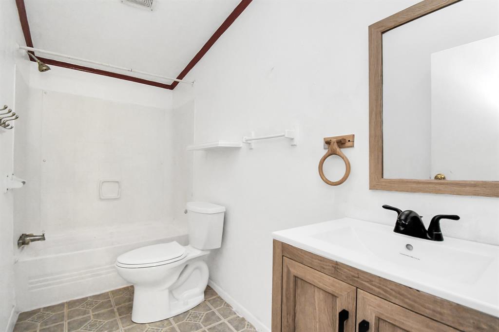 9322 Viscaro Lane, Humble, Texas image 32