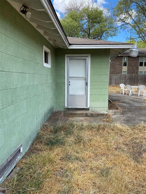 A home in La Grange