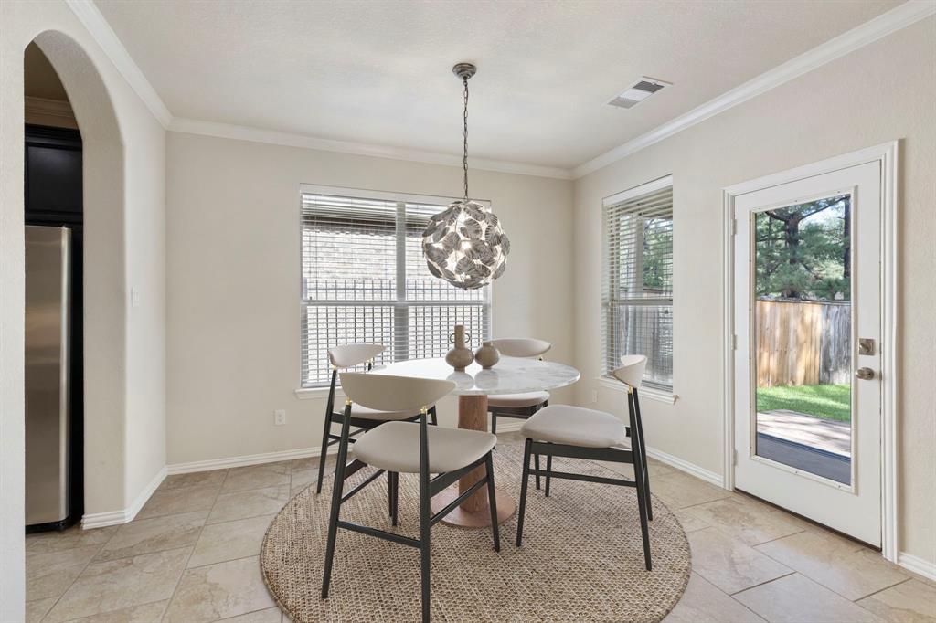 30 E Deer River Circle, Spring, Texas image 12