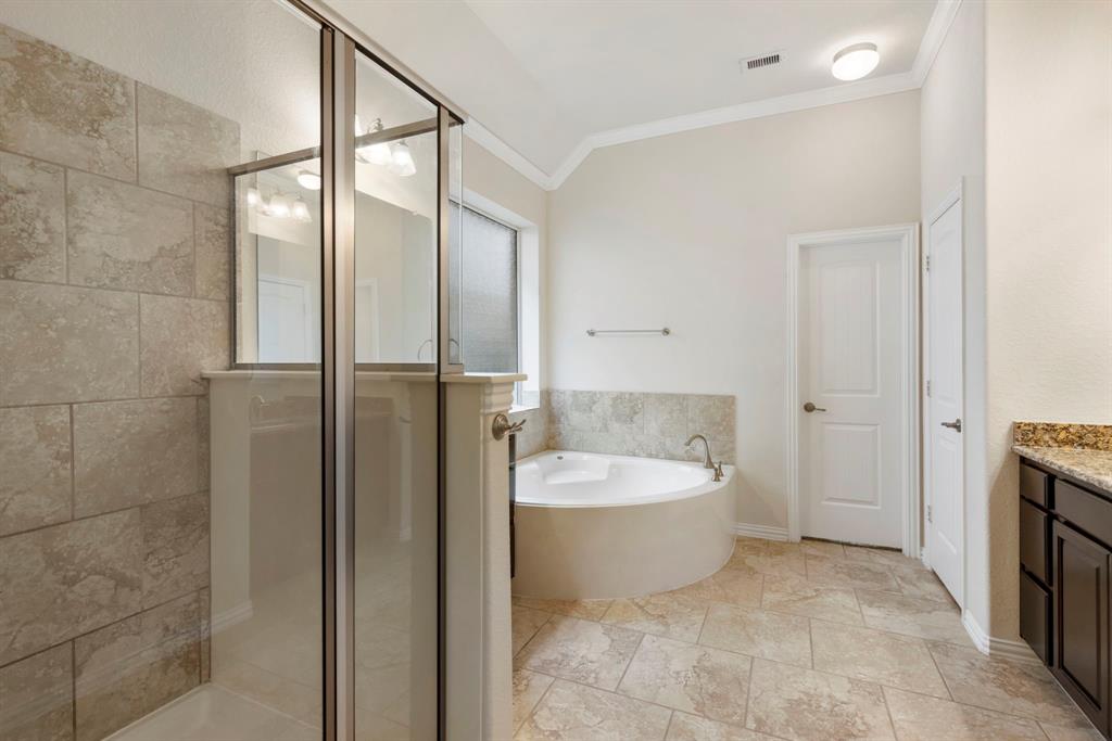 30 E Deer River Circle, Spring, Texas image 19