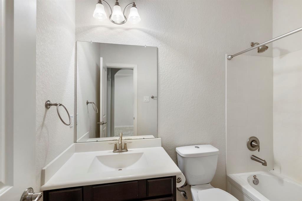 30 E Deer River Circle, Spring, Texas image 23