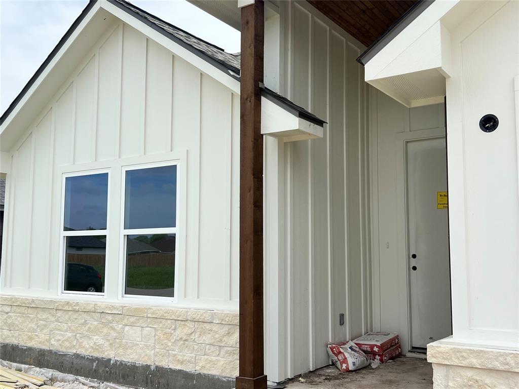 510 Harvest Lake Drive, Snook, Texas image 2