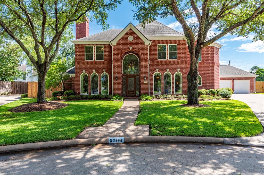 5706 Amber Queen Court
