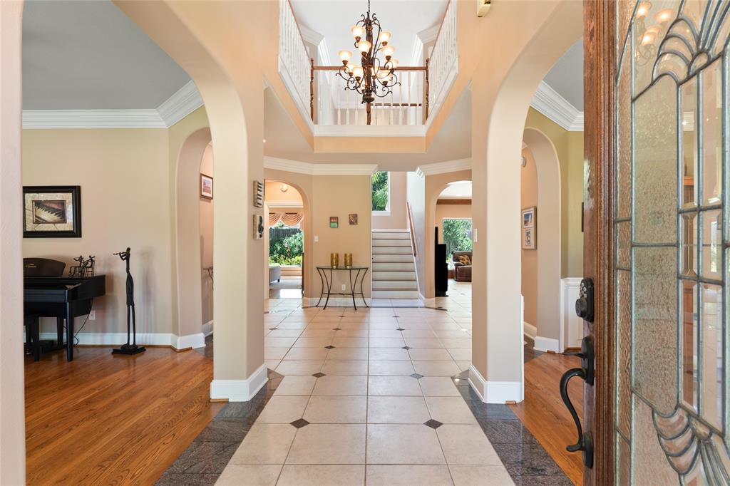 5706 Amber Queen Court