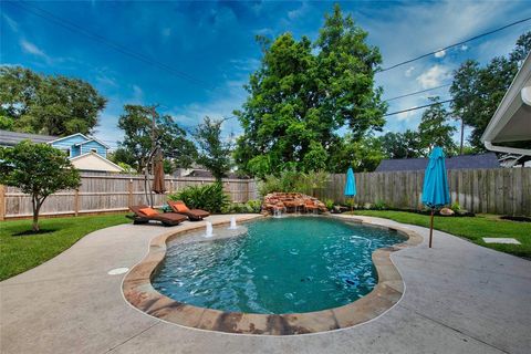 Single Family Residence in Houston TX 1403 Chantilly Lane.jpg