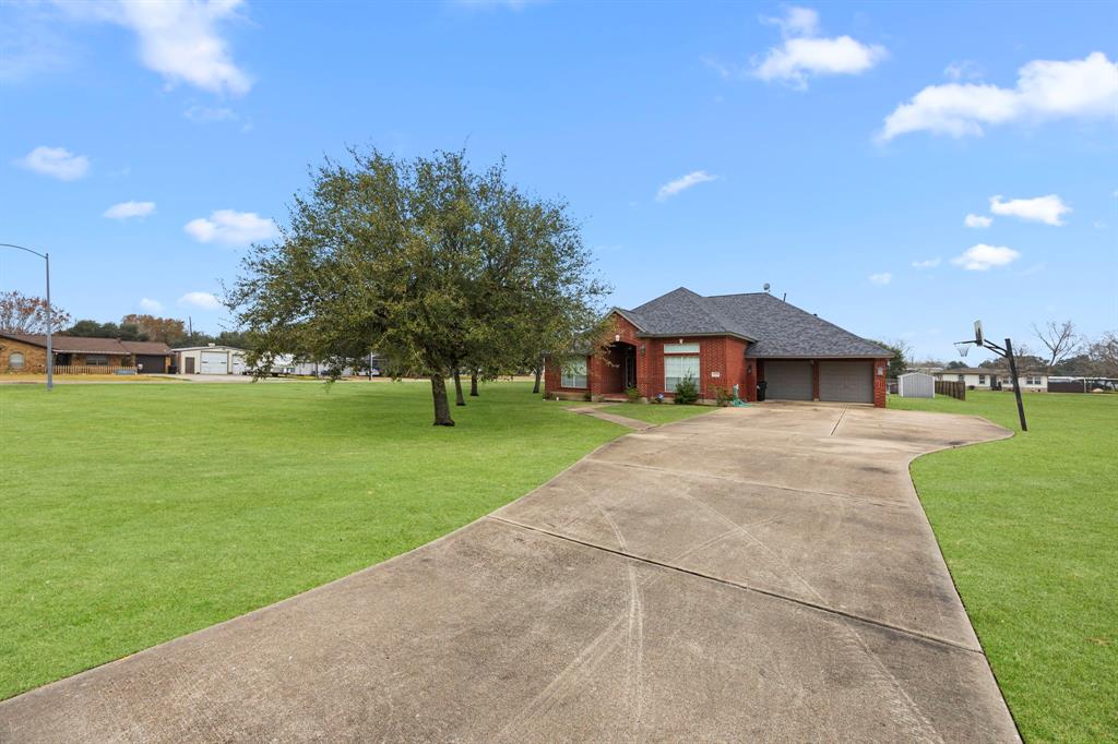 6908 Westgate Street, Wallis, Texas image 4