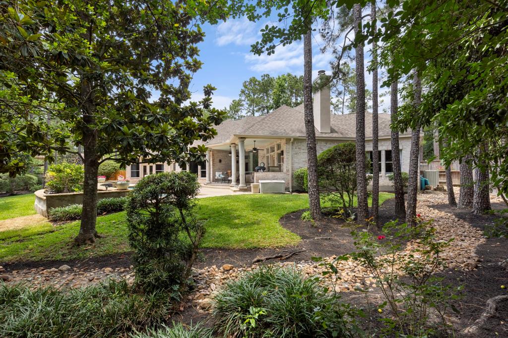 63 N Wooded Brook Circle, The Woodlands, Texas image 44