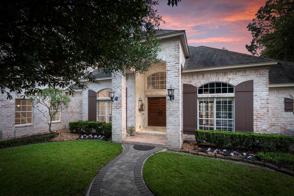 63 N Wooded Brook Circle, The Woodlands, Texas image 1