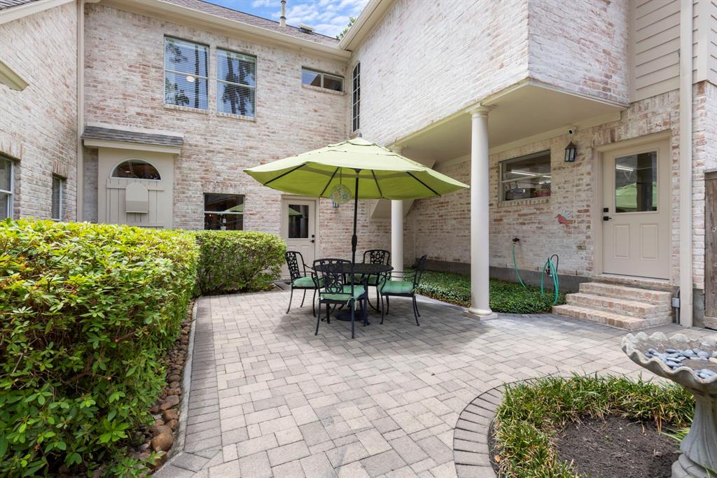 63 N Wooded Brook Circle, The Woodlands, Texas image 45