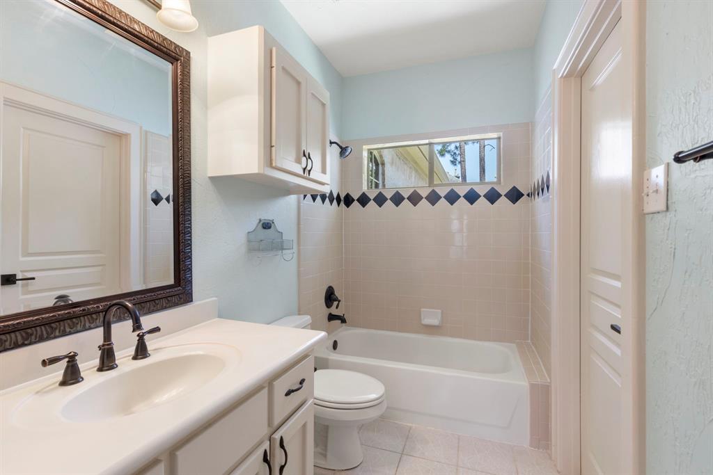 63 N Wooded Brook Circle, The Woodlands, Texas image 38