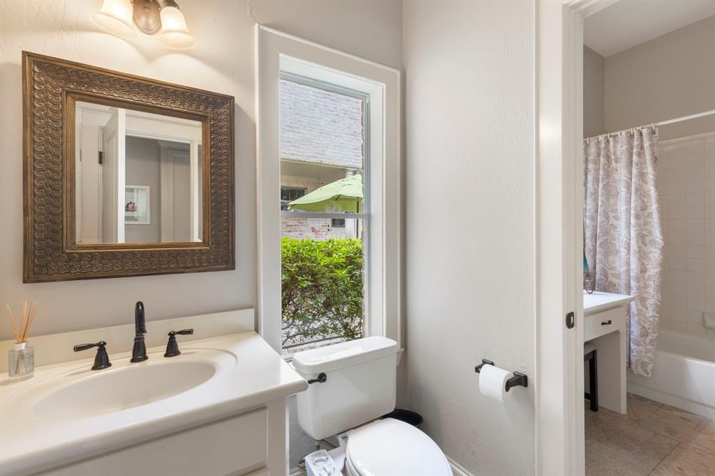 63 N Wooded Brook Circle, The Woodlands, Texas image 35