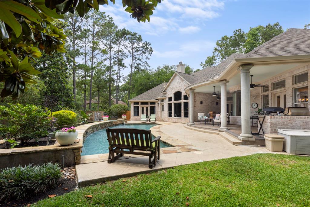 63 N Wooded Brook Circle, The Woodlands, Texas image 6