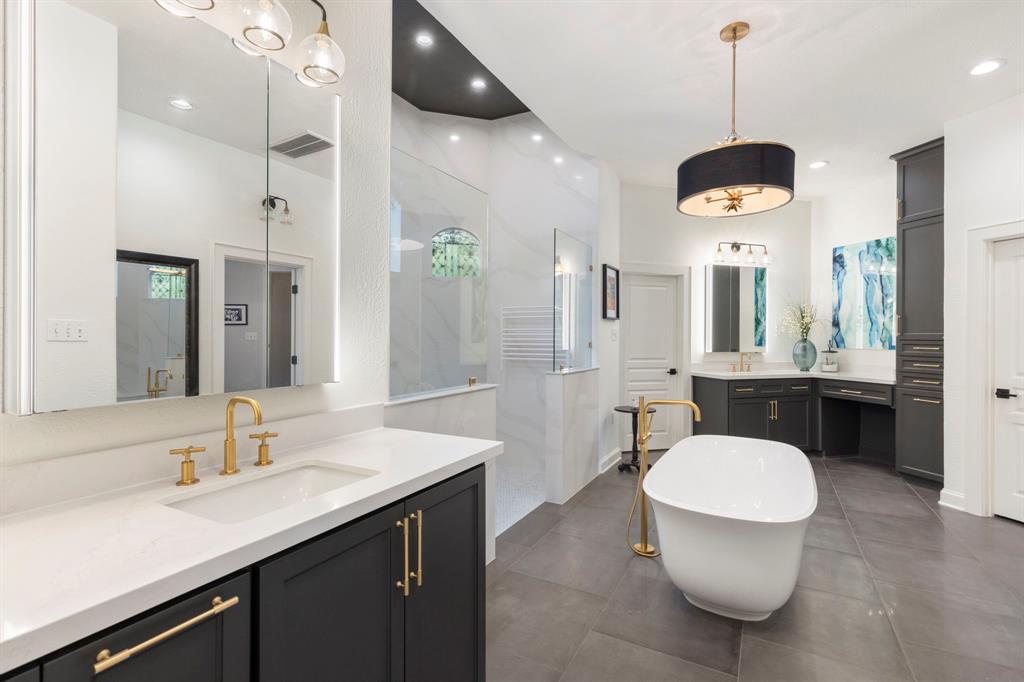63 N Wooded Brook Circle, The Woodlands, Texas image 31