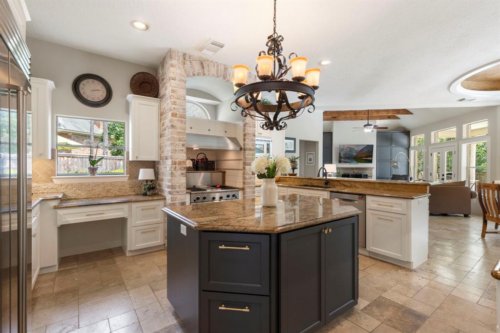 63 N Wooded Brook Circle, The Woodlands, Texas image 21