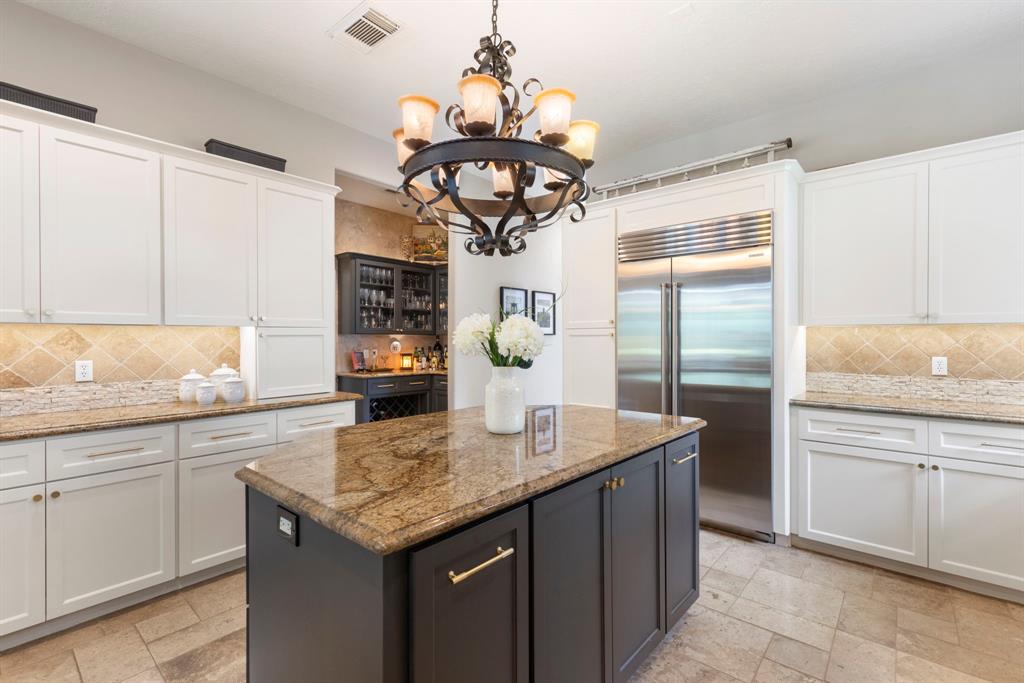 63 N Wooded Brook Circle, The Woodlands, Texas image 22
